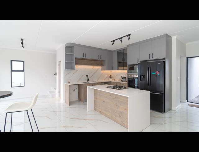 3 BEDROOM DUPLEX FOR SALE IN SANDOWN